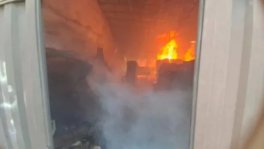 آتشسوزی در ساختمان پنج طبقه اصفهان | نوجوان ۱۴ ساله به طرز معجزهآسا نجات یافت! آتشسوزی در ساختمان پنج طبقه اصفهان 3 شهریور 1404