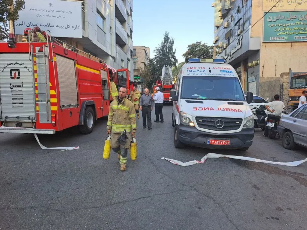 آتشسوزی در مجتمع تجاری کرج | نجات ۲۱ نفر و مصدومیت ۲۳ نفر بر اثر دود ناشی از آتشسوزی آتشسوزی در مجتمع تجاری کرج